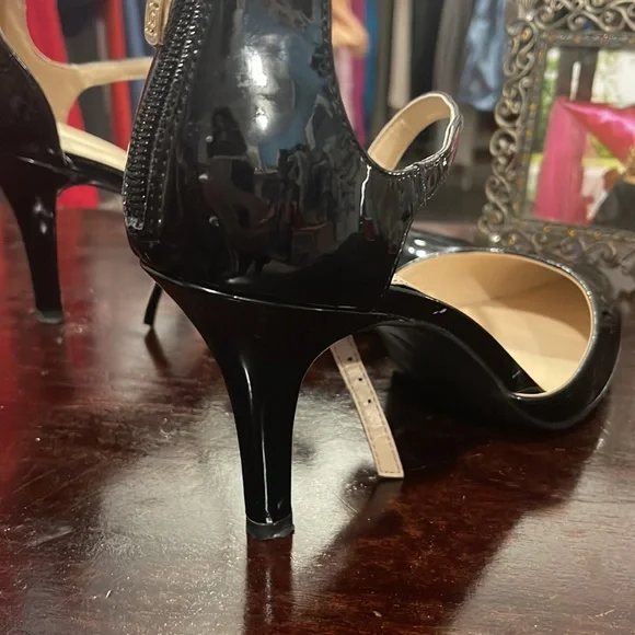 Size 11 patent leather heels - Picture 2 of 5